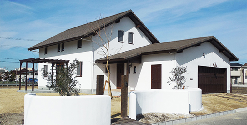住まわれて4年、スイス漆喰のナチュラルなお宅。北名古屋市のイエ